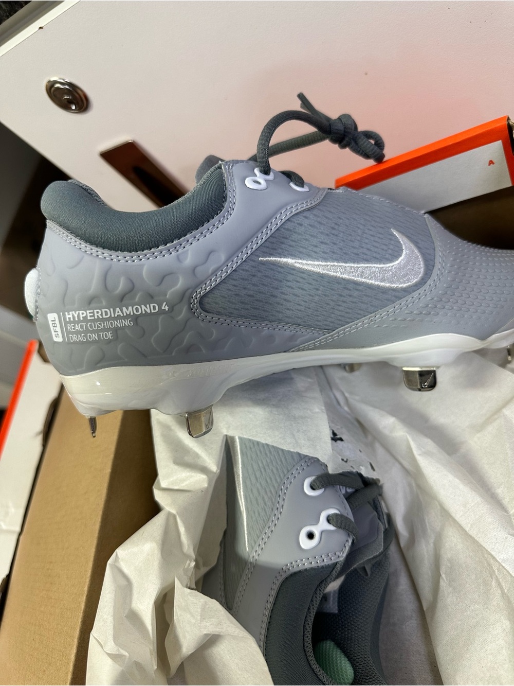 Nike Hyperdiamond 4 Men’s Gray and White Baseball Cleats